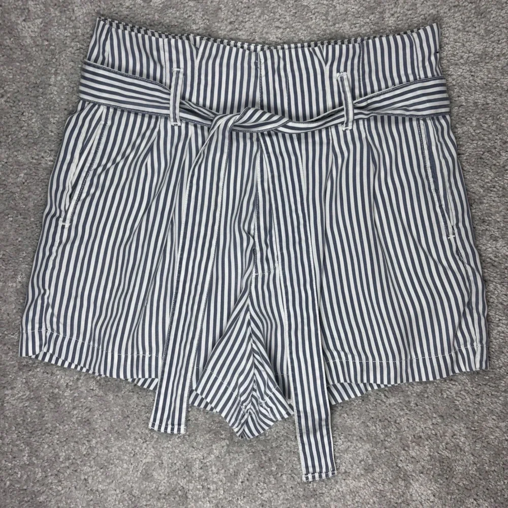 Abercrombie & Fitch Blue White Striped High‎ Rise Paperbag Waist Belted Shorts M